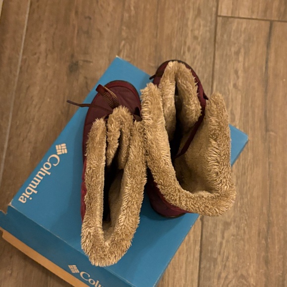 Columbia Women's Burgundy Winter Boots - Picture 4 of 4